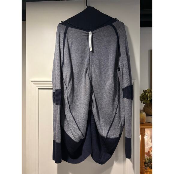 Lululemon Transformation Wrap - Picture 3 of 5